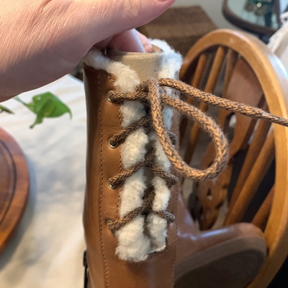 UGG leather fleece lined boots size 9 - Picture 6 of 9